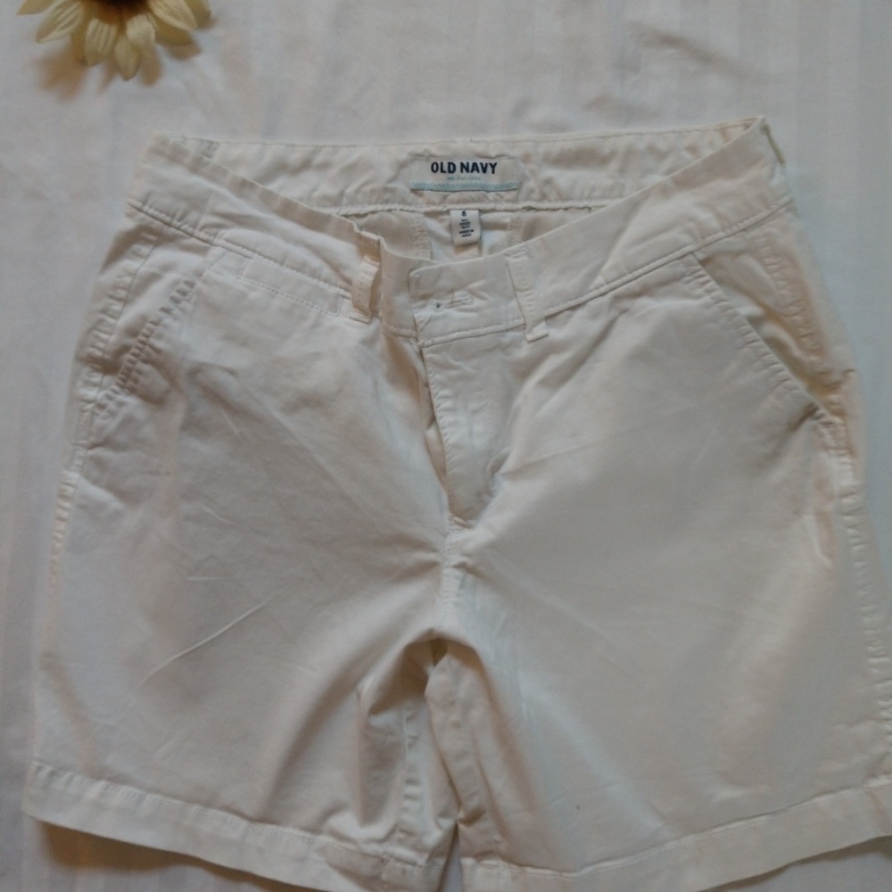 White Bermuda shorts